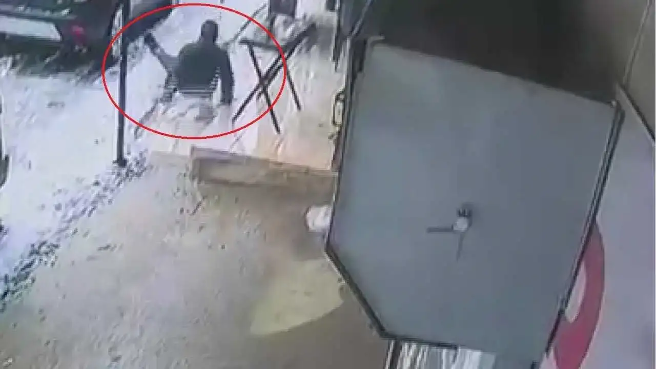 Hatay’da Kar Yağışı Fayansı Tuzağa Çevirdi: Basanlar Sırayla Kaydı! 1